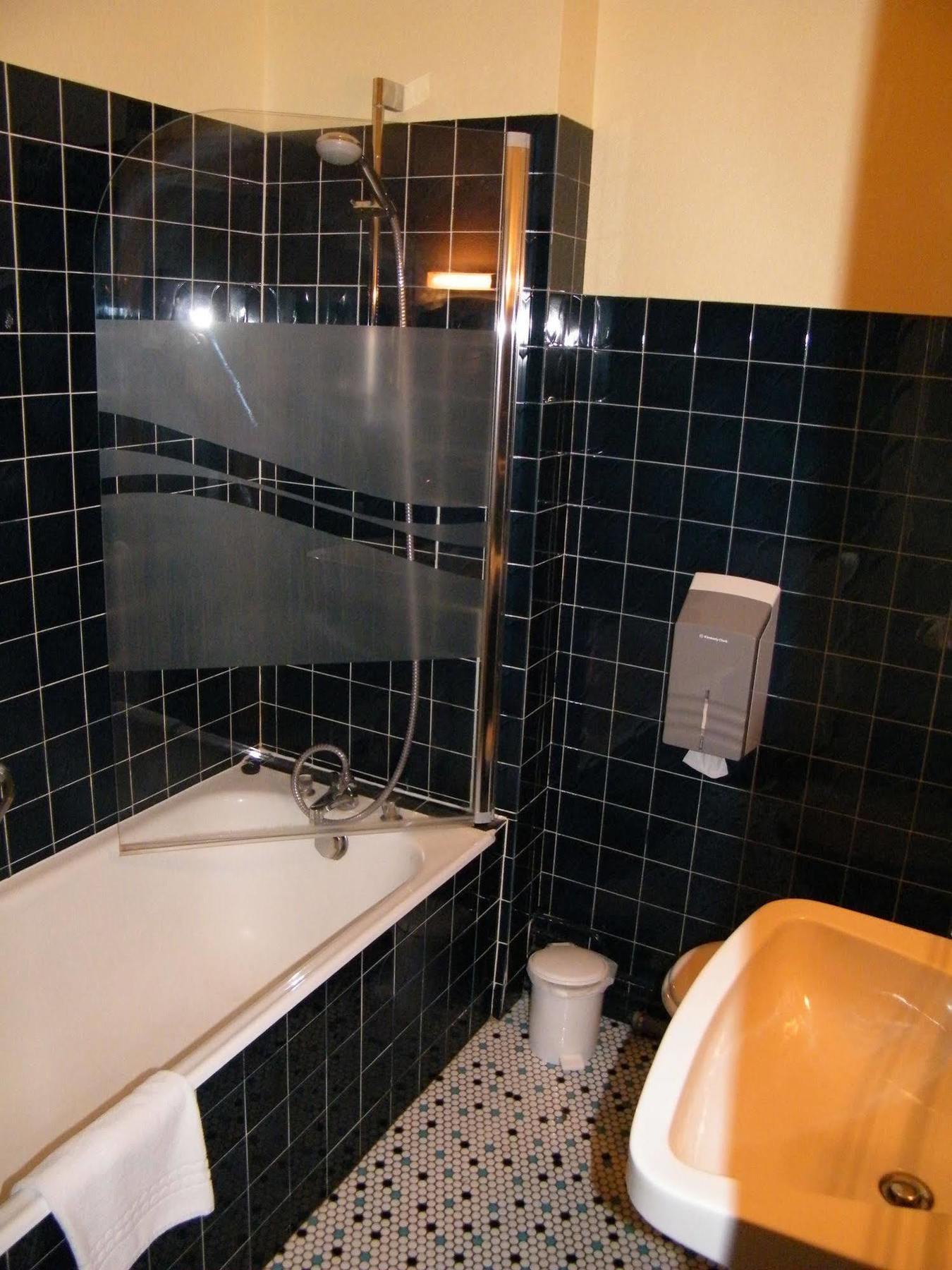 Hotel Balzac Fougères Esterno foto