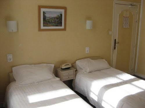 Hotel Balzac Fougères Esterno foto